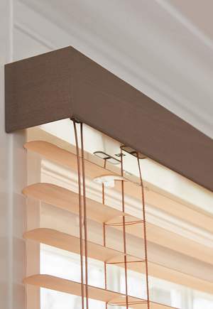 Venetian blinds wood elements